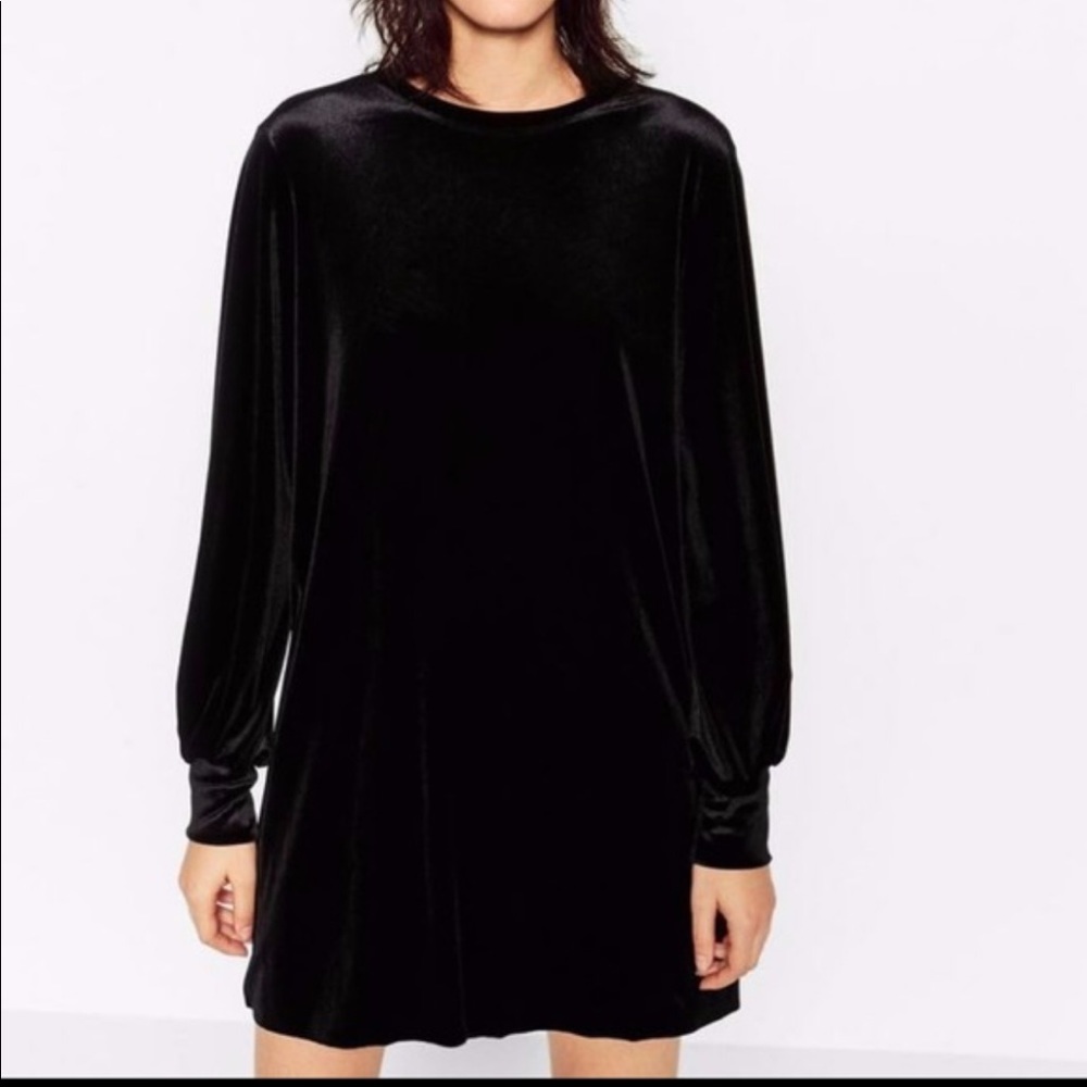 Long sleeve back velvet dress